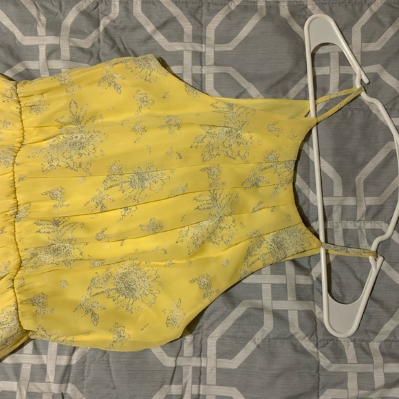 New with tags. Medium yellow dress with flower white and blue from Francescas - Picture 4 of 8